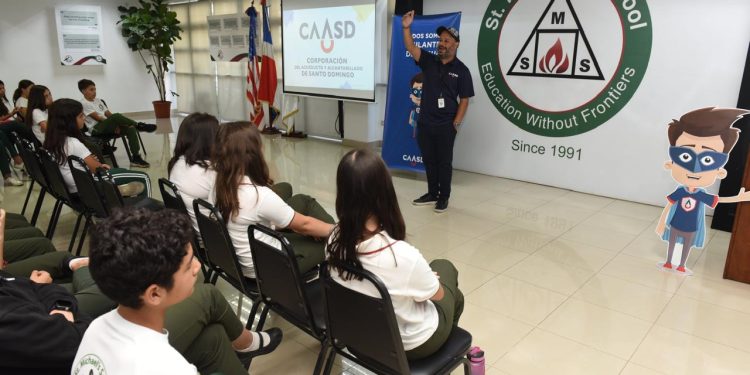 CENDOC-CAASD forma a más de 1,700 estudiantes como "Vigilantes del Agua" en 2024