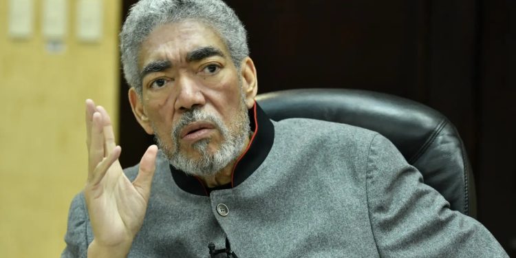 Miguel Mejía dice ve destitución como «condecoración» que tendrá en cuadro de honor