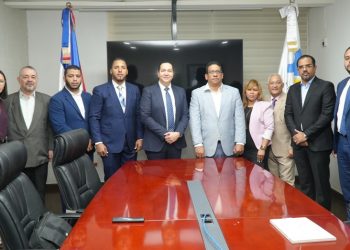 Jesús Andújar visita a director Compras y Contrataciones para realizar gestión transparente en el Ideice