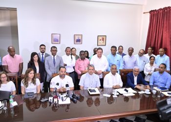 Senador Ricardo de los Santos,  iglesia católica y el gobierno buscan solucionar litis agricultores de Sánchez Ramírez y Barrick Pueblo Viejo