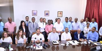 Senador Ricardo de los Santos,  iglesia católica y el gobierno buscan solucionar litis agricultores de Sánchez Ramírez y Barrick Pueblo Viejo