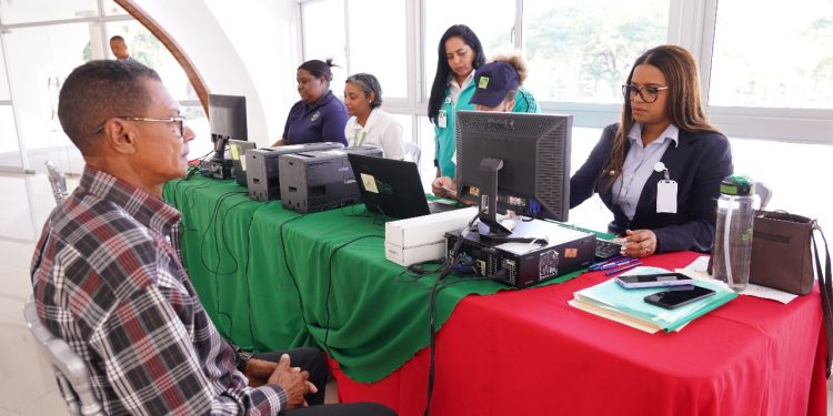 MIDE y Junta de Retiro: Inicia entrega nacional de carnets SeNaSa para pensionados militares