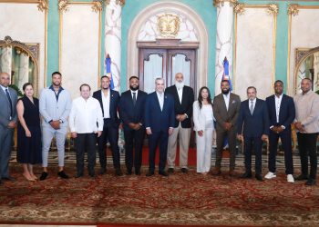 Presidente Abinader recibe a miembros de la Asociación de Peloteros de Grandes Ligas (MLBPA)