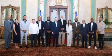 Presidente Abinader recibe a miembros de la Asociación de Peloteros de Grandes Ligas (MLBPA)