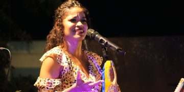 Luna Manzanares conquistó el corazón de los dominicanos en una velada inolvidable en el patio de la Galería Bodden