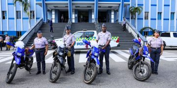 Policía Nacional entrega motocicletas a ganadores de rifa en la fiesta-concierto en el Coliseo Carlos Teo Cruz, DN