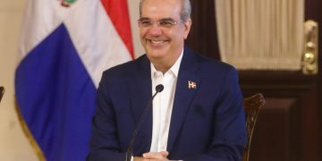 Presidente Abinader dona su salario en 2024 a causas sociales de alto impacto