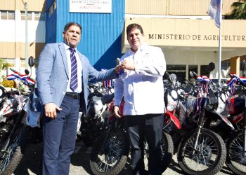 Ministro Limber Cruz refuerza el sector agropecuario con entrega de motores, en respaldo a la productividad nacional