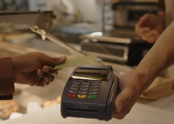 El 88% del consumo con tarjetas bancarias se concentra en servicios, supermercados y tiendas minoristas, revela la ABA