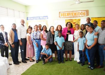 Minerd posesiona a directora de la escuela María Trinidad Sánchez, en Boca Chica