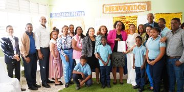 Minerd posesiona a directora de la escuela María Trinidad Sánchez, en Boca Chica