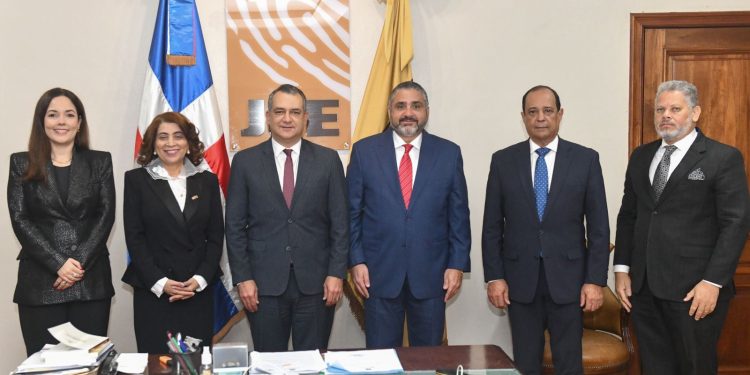 Pleno JCE socializará proyecto renovación cédula con alta dirigencia Partidos Políticos