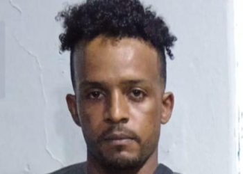 Adolescente acudió sola a denunciar a profesor de violarla desde los 13 años