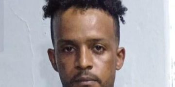 Adolescente acudió sola a denunciar a profesor de violarla desde los 13 años