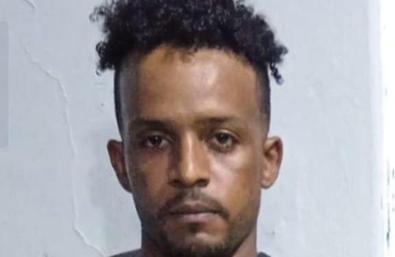 Adolescente acudió sola a denunciar a profesor de violarla desde los 13 años