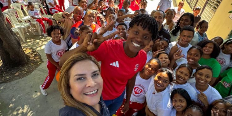 Alcaldesa Carolina Mejía celebra Día de la Juventud con estudiantes de La Zurza