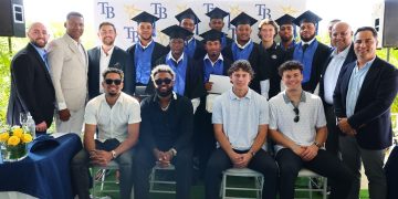 Tampa Bay Rays celebra su primera graduación de jugadores bachilleres en RD