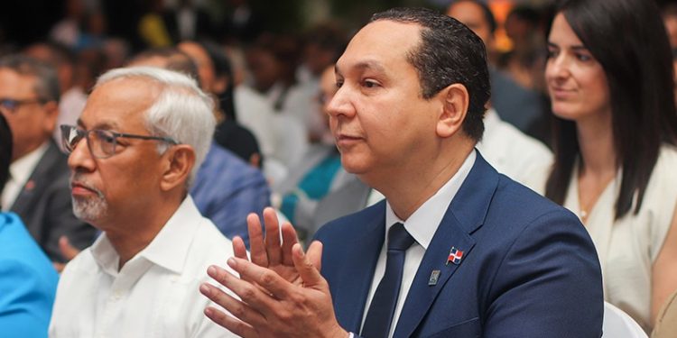 Jesús Andújar desarrolla importantes iniciativas en 100 días de gestión en el Ideice