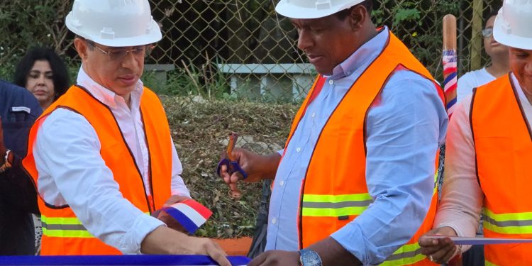 Junta de vecinos del residencial Santo Domingo da primer picazo para construcción de área de seguridad
