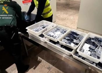 Detienen dominicana con más de 20 mil pastillas de Viagra en un aeropuerto de España