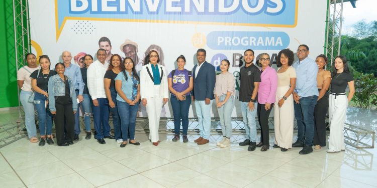 CoopMaimón entrega 126 nuevas becas para estudios universitarios