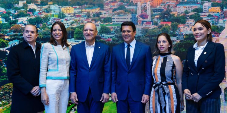 Presentan la Marca Ciudad Santiago en el marco de FITUR 2025