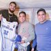 Ministro Kelvin Cruz y la súper estrella de la NBA Karl Anthony Town comparten en New York