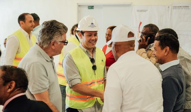 Ministro Bonilla supervisa avances en construcción de centros penitenciarios en San Juan y Barahona
