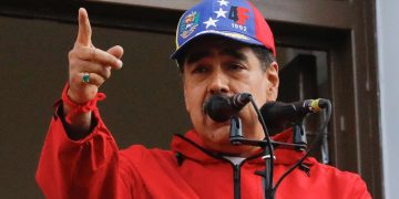 Maduro afirma que se prepara "permanentemente" para una "lucha armada" por la "democracia"