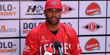 Albert Pujols se defiende tras polémica revisión del bate de Gustavo Núñez