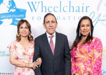 Wheelchair Foundation reconoce en Florida al Dr. Cruz Jiminián; donarán 2,500 sillas de rueda