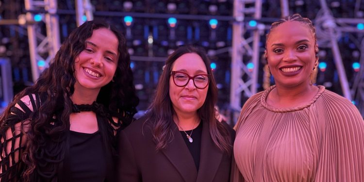 Talento dominicano dejó huellas en Fitur 2025; Nairoby Duarte cantó sobre nuestras raíces