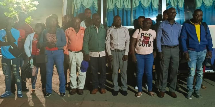 Ejército detiene 17 nacionales haitianos en autobús