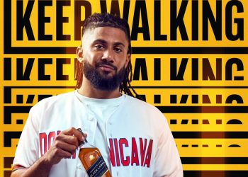 Johnnie Walker presenta su campaña “Keep Walking a lo Dominicano” junto al beisbolista Fernando Tatis Jr.