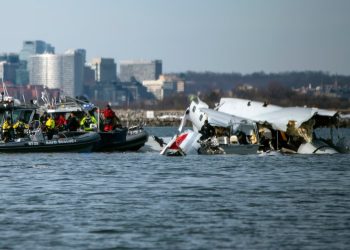 Recuperaron las cajas negras del avión de American Airlines que chocó cerca del aeropuerto Reagan