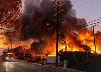 Aumenta a 24 la cifra de muertos por los incendios en Los Ángeles