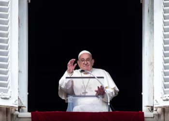 El papa expresa su cercanía a los habitantes de Los Ángeles y reza por ellos