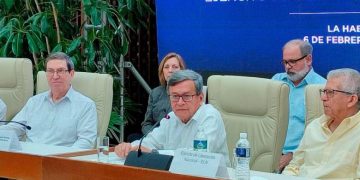 La Fiscalía colombiana reactiva las órdenes de captura a los negociadores de paz del ELN