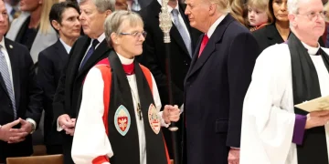 Obispa pide a Trump tener «misericordia» de personas LGBTQ+ y migrantes