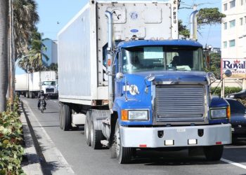 Prohíben circulación de vehículos pesados en el Malecón SD para evitar accidentes