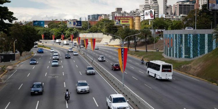 Venezuela recupera la actividad comercial normal tras varios días bajo mínimos