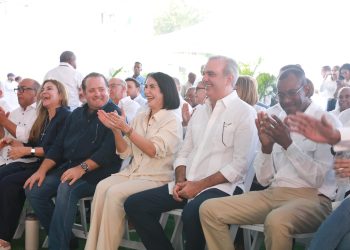 Gobierno lanza proyecto de titulación que beneficiará a más de 30,000 personas