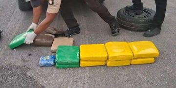 DNCD confisca 15 pacas presumiblemente marihuana y apresan tres personas