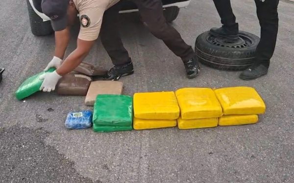DNCD confisca 15 pacas presumiblemente marihuana y apresan tres personas
