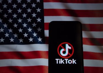 TikTok deja de funcionar en EE.UU., poco antes de la entrada en vigor de la ley que la prohíbe