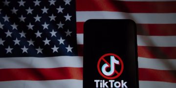 TikTok deja de funcionar en EE.UU., poco antes de la entrada en vigor de la ley que la prohíbe