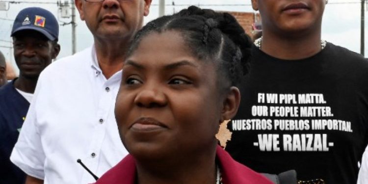 La vicepresidenta de Colombia denuncia que su vida y la de su familia corren peligro