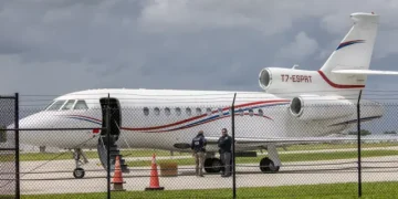 Venezuela tilda de "robo descarado" la confiscación de un avión por parte de EE.UU.