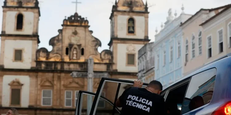 Al menos un muerto y cinco heridos tras el colapso del techo de una reconocida iglesia en el noreste de Brasil