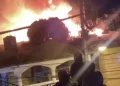Incendio arrasa con talleres de ebanistería en Los Tres Brazos